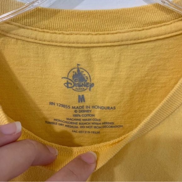 Walt Disney World Yellow Logo Tee Shirt Short Sleeve Casual Theme Park Size Med - Picture 4 of 7